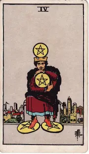 Lá 4 Tiền (Four of Pentacles)